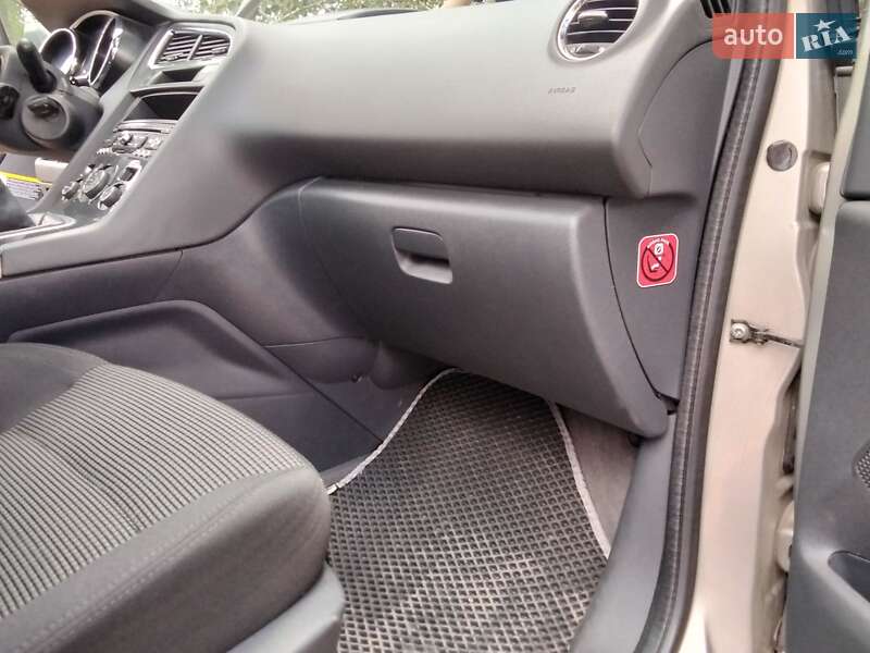 Микровэн Peugeot 5008 2011 в Днепре