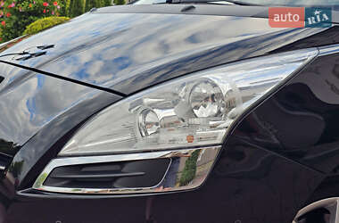 Микровэн Peugeot 5008 2012 в 