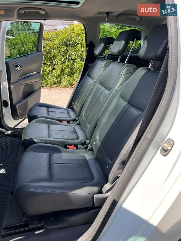 Мікровен Peugeot 5008 2011 в Вишневому