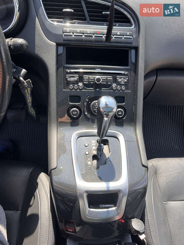 Мікровен Peugeot 5008 2011 в Вишневому