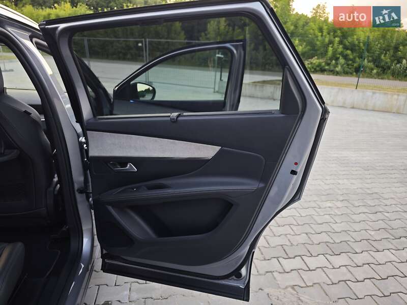 Позашляховик / Кросовер Peugeot 5008 2021 в Дубні