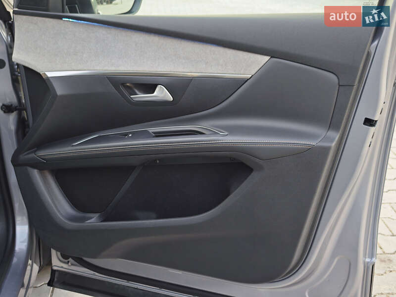 Позашляховик / Кросовер Peugeot 5008 2021 в Дубні