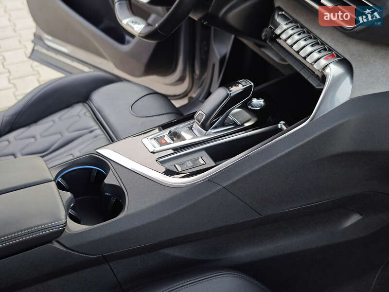 Позашляховик / Кросовер Peugeot 5008 2021 в Дубні