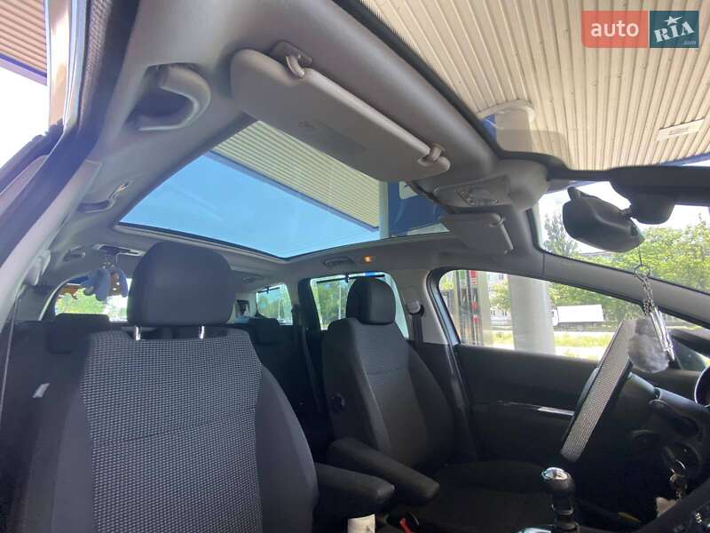 Микровэн Peugeot 5008 2011 в Николаеве