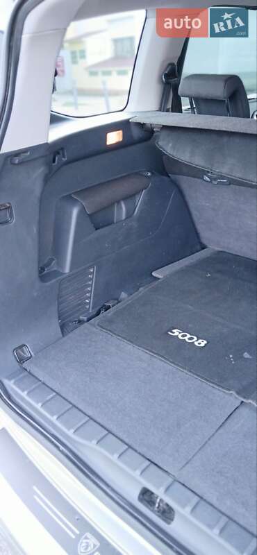 Микровэн Peugeot 5008 2010 в Виннице