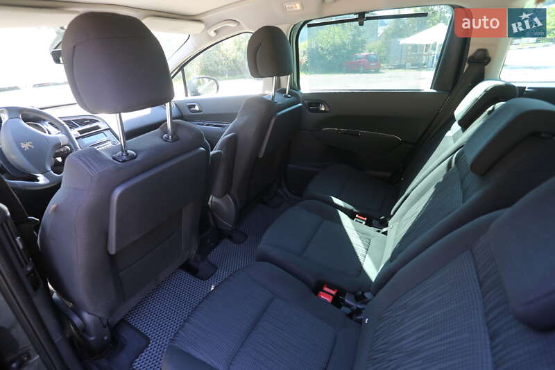 Мікровен Peugeot 5008 2013 в Косові