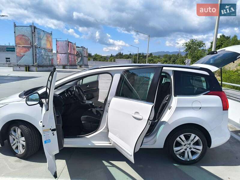 Микровэн Peugeot 5008 2012 в Арбузинке