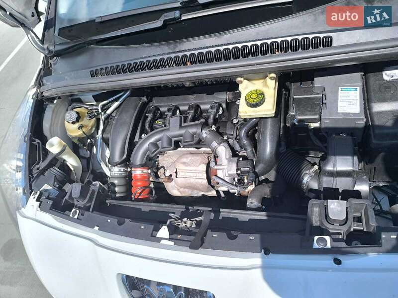 Микровэн Peugeot 5008 2012 в Арбузинке