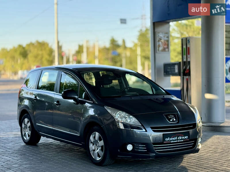 Peugeot 5008 2011