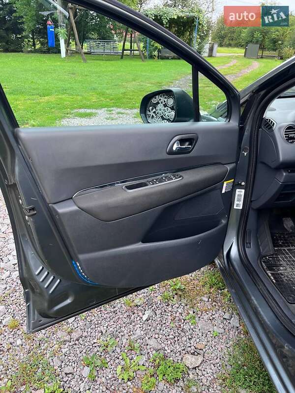 Мікровен Peugeot 5008 2010 в Самборі