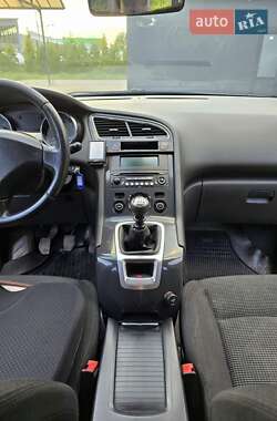 Микровэн Peugeot 5008 2010 в 