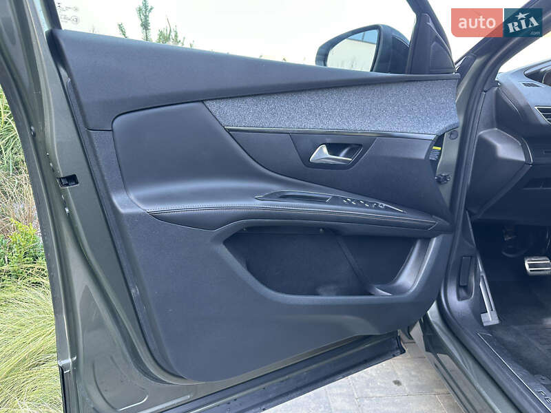 Позашляховик / Кросовер Peugeot 5008 2018 в Луцьку