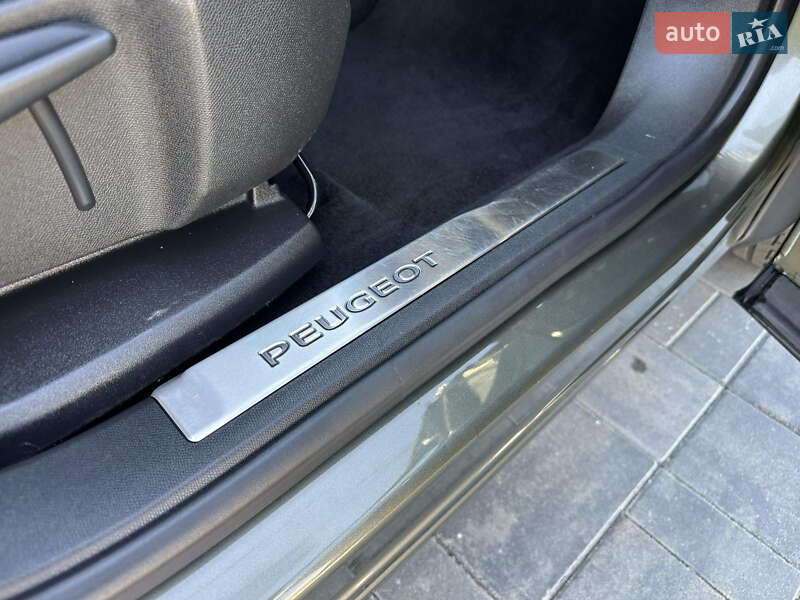 Позашляховик / Кросовер Peugeot 5008 2018 в Луцьку