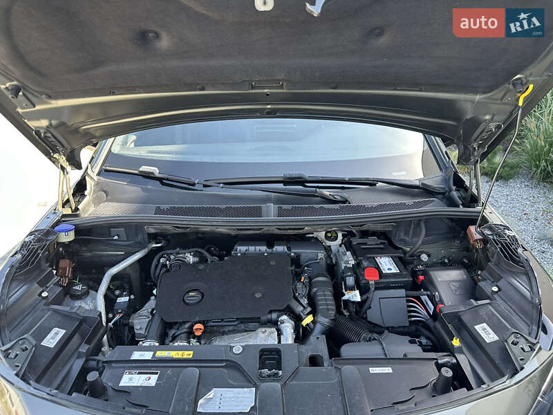 Позашляховик / Кросовер Peugeot 5008 2018 в Луцьку