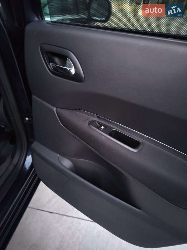 Микровэн Peugeot 5008 2011 в Ровно фото 23 Микровэн Peugeot 5008 2011 в Ровно