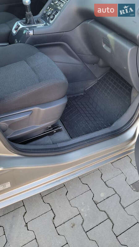 Микровэн Peugeot 5008 2010 в Калуше