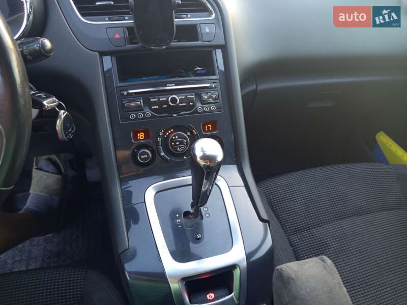 Мікровен Peugeot 5008 2012 в Чернівцях