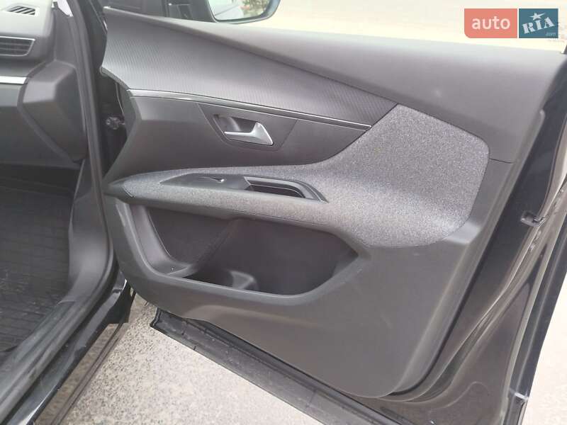 Позашляховик / Кросовер Peugeot 5008 2017 в Малині фото 23 Позашляховик / Кросовер Peugeot 5008 2017 в Малині