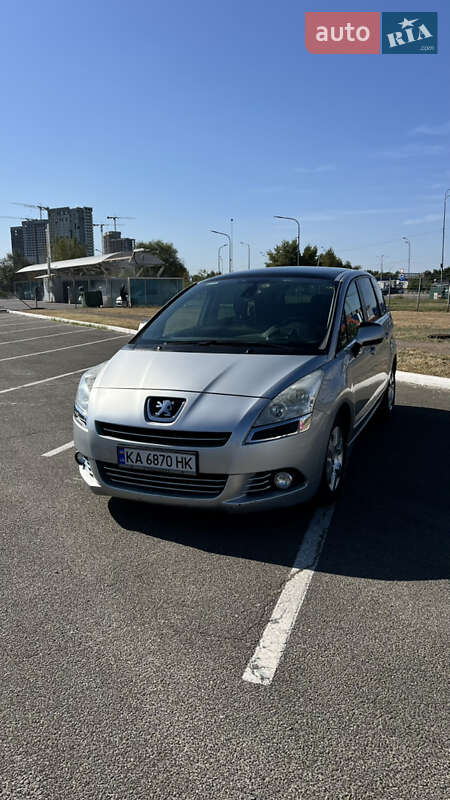 Peugeot 5008 2011