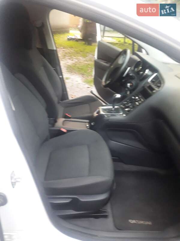 Мікровен Peugeot 5008 2012 в Дрогобичі