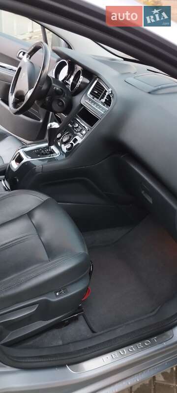 Микровэн Peugeot 5008 2015 в Тальном