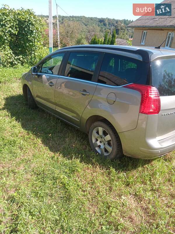 Микровэн Peugeot 5008 2013 в Самборе