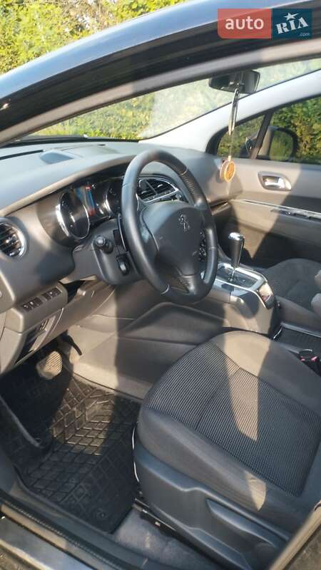 Мікровен Peugeot 5008 2014 в Стрию