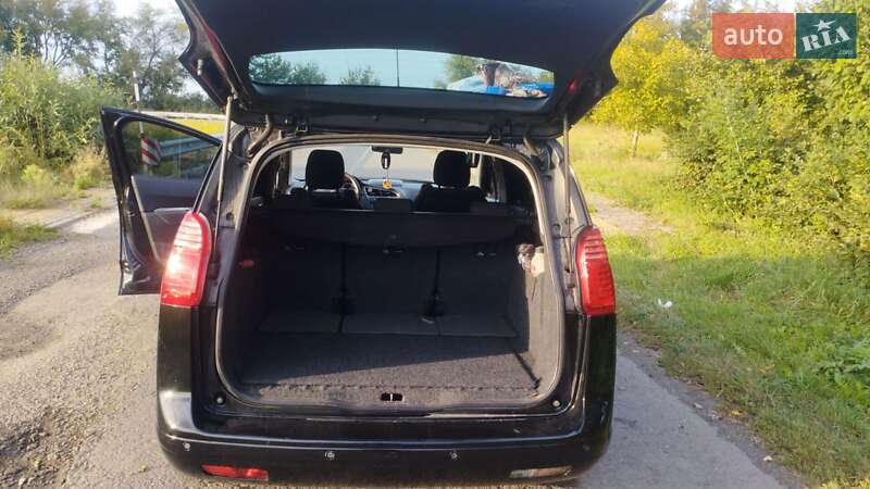 Мікровен Peugeot 5008 2014 в Стрию