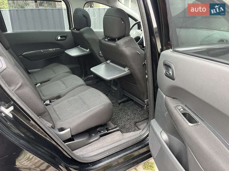 Мікровен Peugeot 5008 2010 в Звягелі