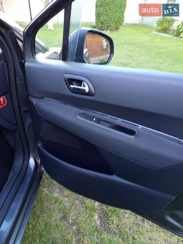 Мікровен Peugeot 5008 2013 в Ратному