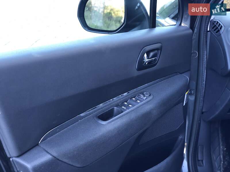 Микровэн Peugeot 5008 2014 в Львове