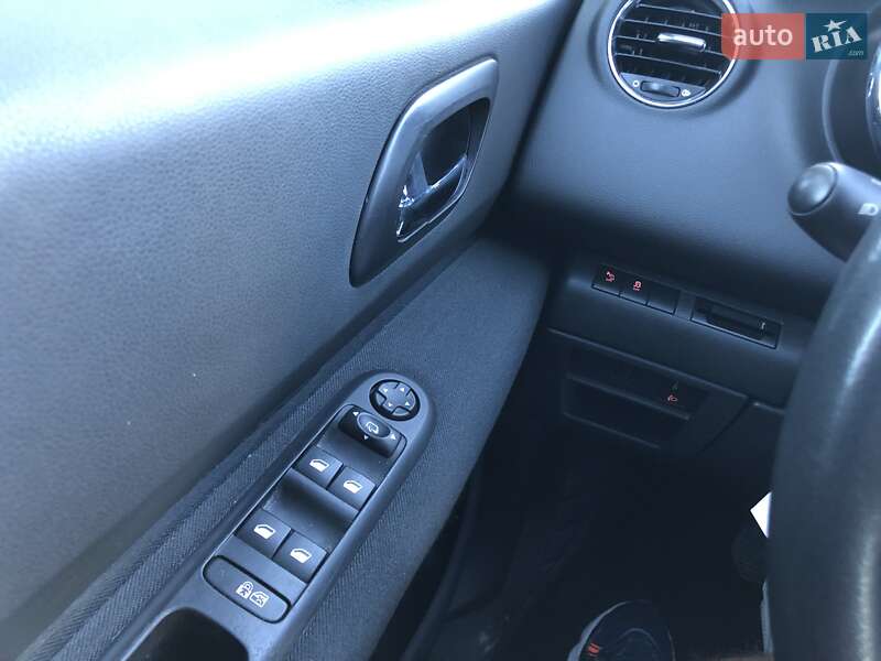 Микровэн Peugeot 5008 2014 в Львове