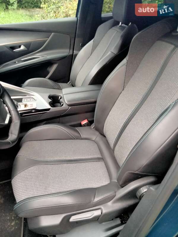 Внедорожник / Кроссовер Peugeot 5008 2021 в Ужгороде