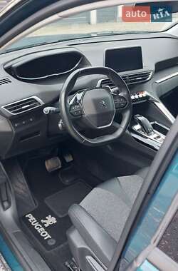 Позашляховик / Кросовер Peugeot 5008 2019 в 