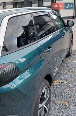 Позашляховик / Кросовер Peugeot 5008 2019 в 