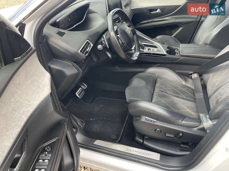 Внедорожник / Кроссовер Peugeot 5008 2017 в Львове