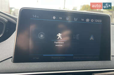 Внедорожник / Кроссовер Peugeot 5008 2017 в 