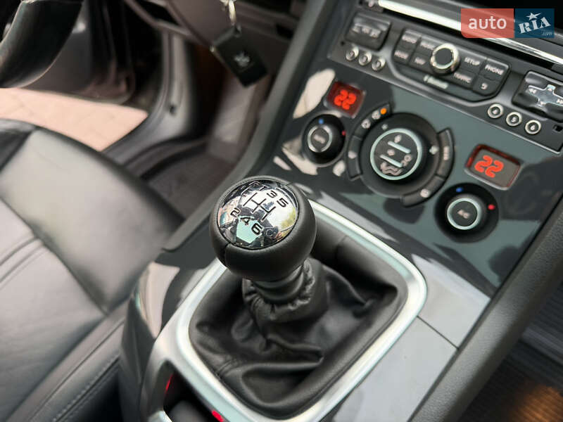 Микровэн Peugeot 5008 2014 в Ровно