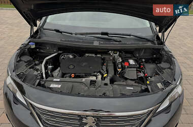 Внедорожник / Кроссовер Peugeot 5008 2020 в 
