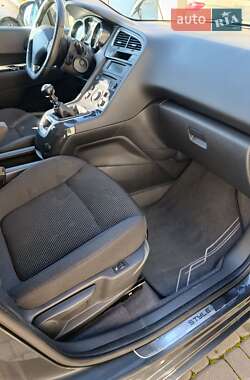 Микровэн Peugeot 5008 2015 в 