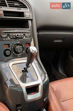 Микровэн Peugeot 5008 2012 в 