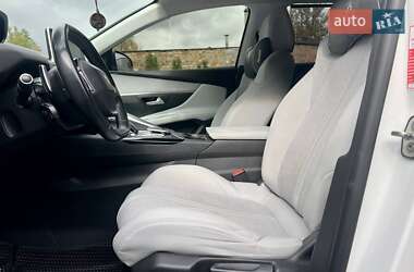 Внедорожник / Кроссовер Peugeot 5008 2017 в 