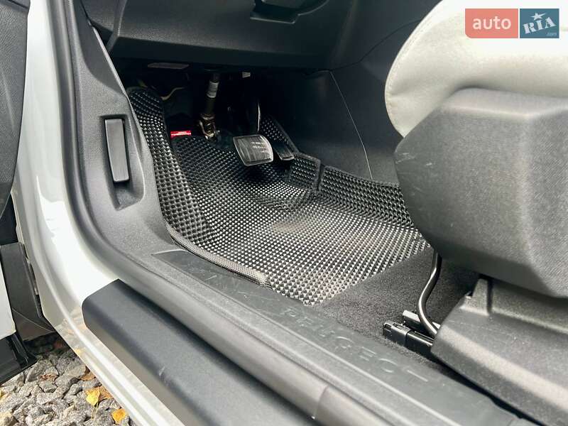 Позашляховик / Кросовер Peugeot 5008 2017 в Полтаві фото 57 Позашляховик / Кросовер Peugeot 5008 2017 в Полтаві