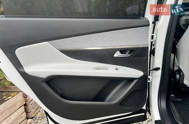 Внедорожник / Кроссовер Peugeot 5008 2017 в 