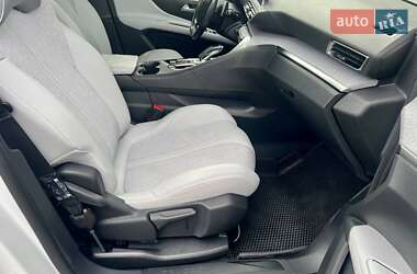 Внедорожник / Кроссовер Peugeot 5008 2017 в 