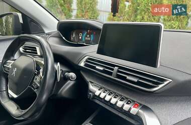 Внедорожник / Кроссовер Peugeot 5008 2017 в 