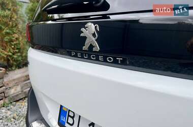 Внедорожник / Кроссовер Peugeot 5008 2017 в 
