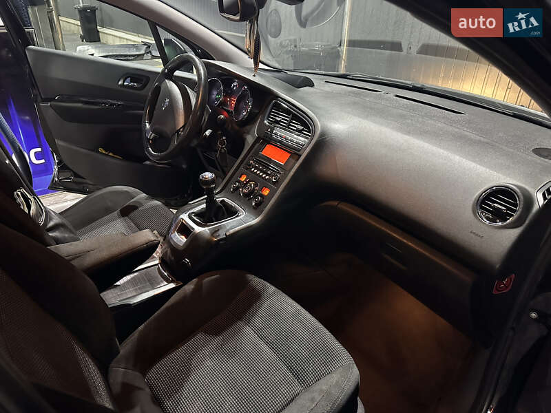 Мікровен Peugeot 5008 2010 в Києві