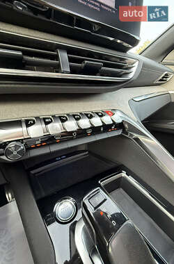 Внедорожник / Кроссовер Peugeot 5008 2022 в 