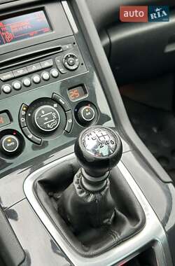 Микровэн Peugeot 5008 2013 в 